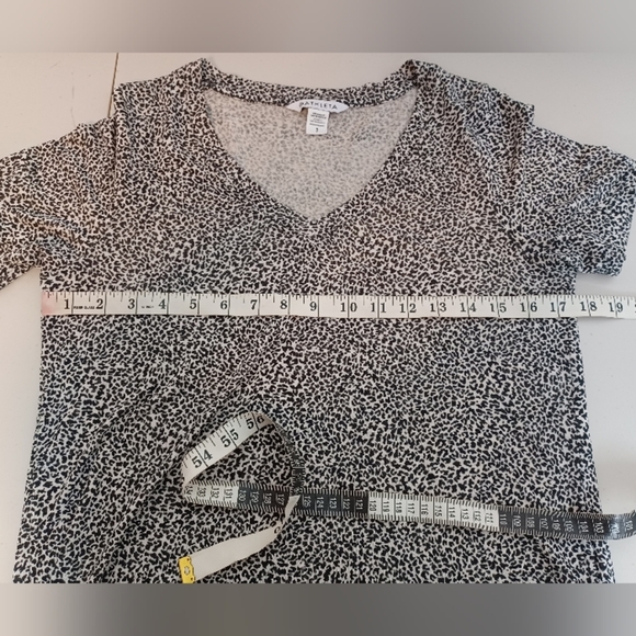 Athleta Breezy Scoop V-Neck Tee - Micro Cheetah Print Black/Taupe - Picture 7 of 13